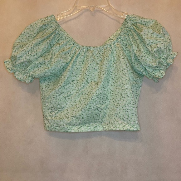 Cute green floral crop top - Picture 7 of 8
